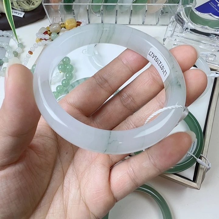 石英质玉未镶嵌手镯