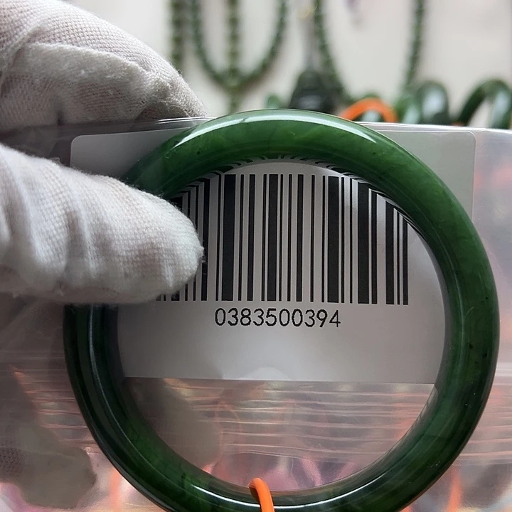 平***淡和田玉未镶嵌手镯