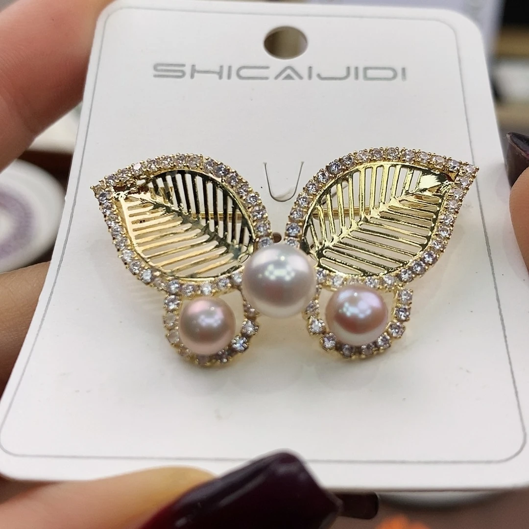 淡水珍珠合金胸饰