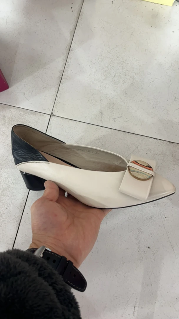 1401头层羊皮单鞋（轻微瑕疵介意勿拍）