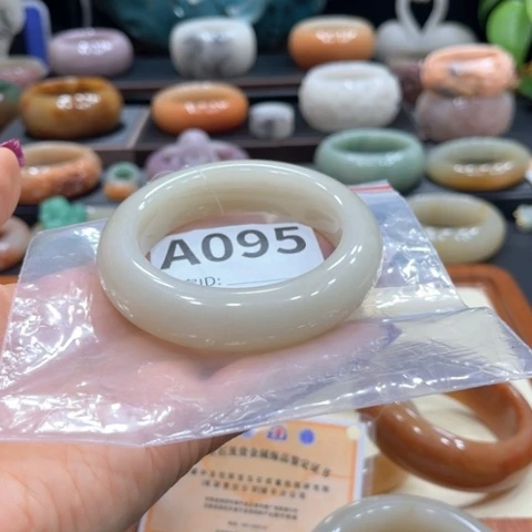 未镶嵌手镯石英质玉