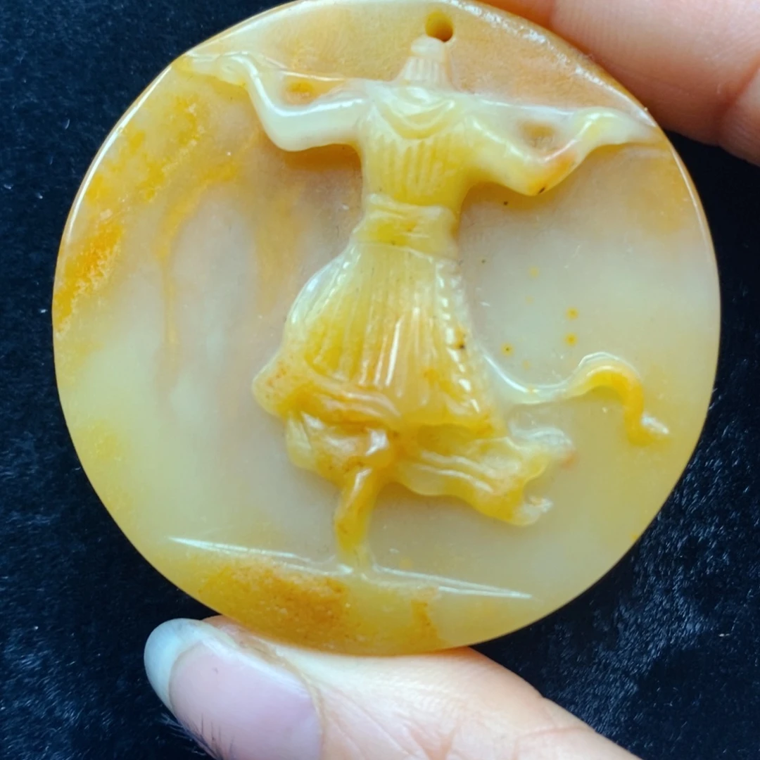 未镶嵌石英质玉（黄龙玉）颈饰