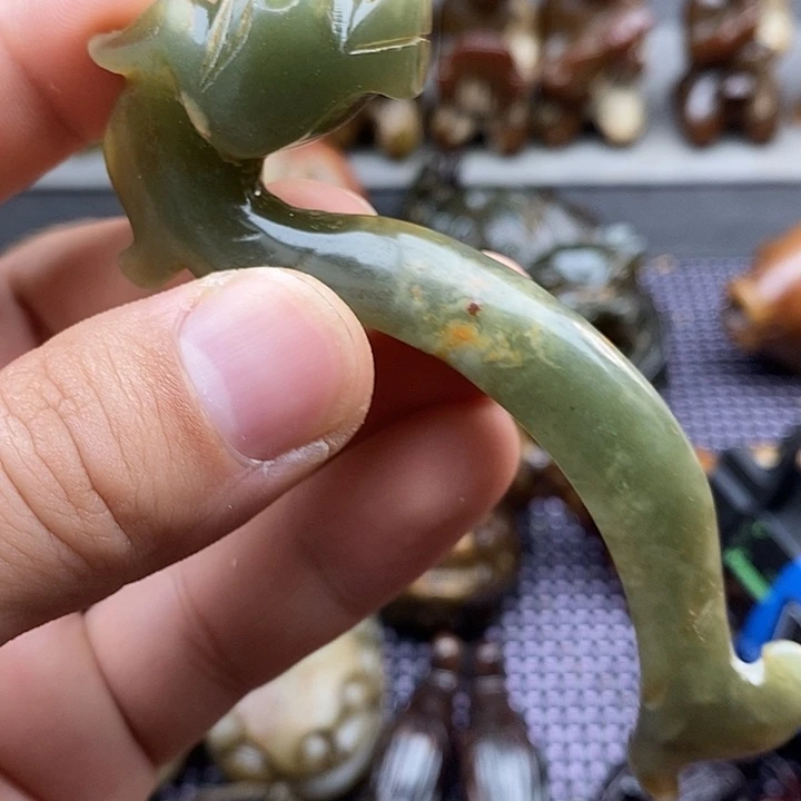 未镶嵌蛇纹石玉颈饰