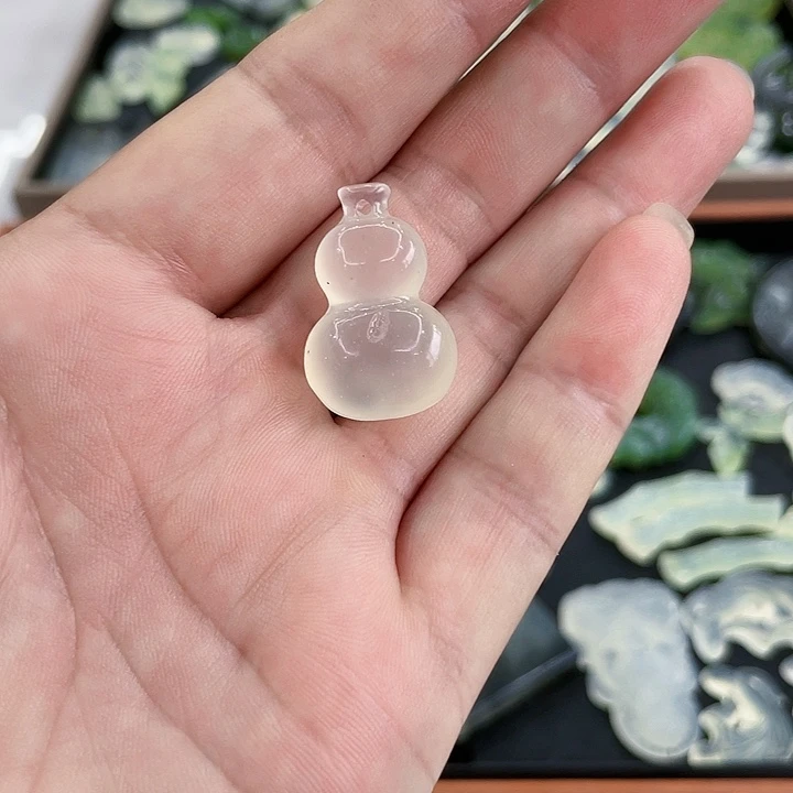 【闪购商品】未镶嵌蛇纹石玉珠宝奇石月*