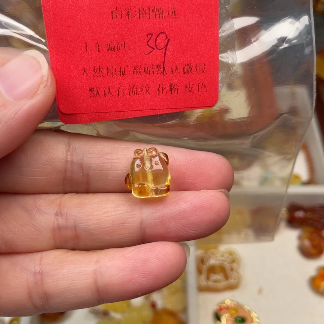 琥珀未镶嵌裸石39，微瑕