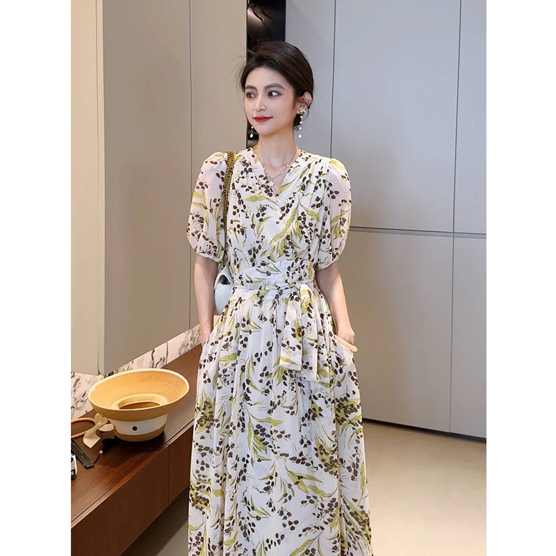 DW-2025年夏季新品小碎花V领连衣裙遮肉收腰显瘦长裙