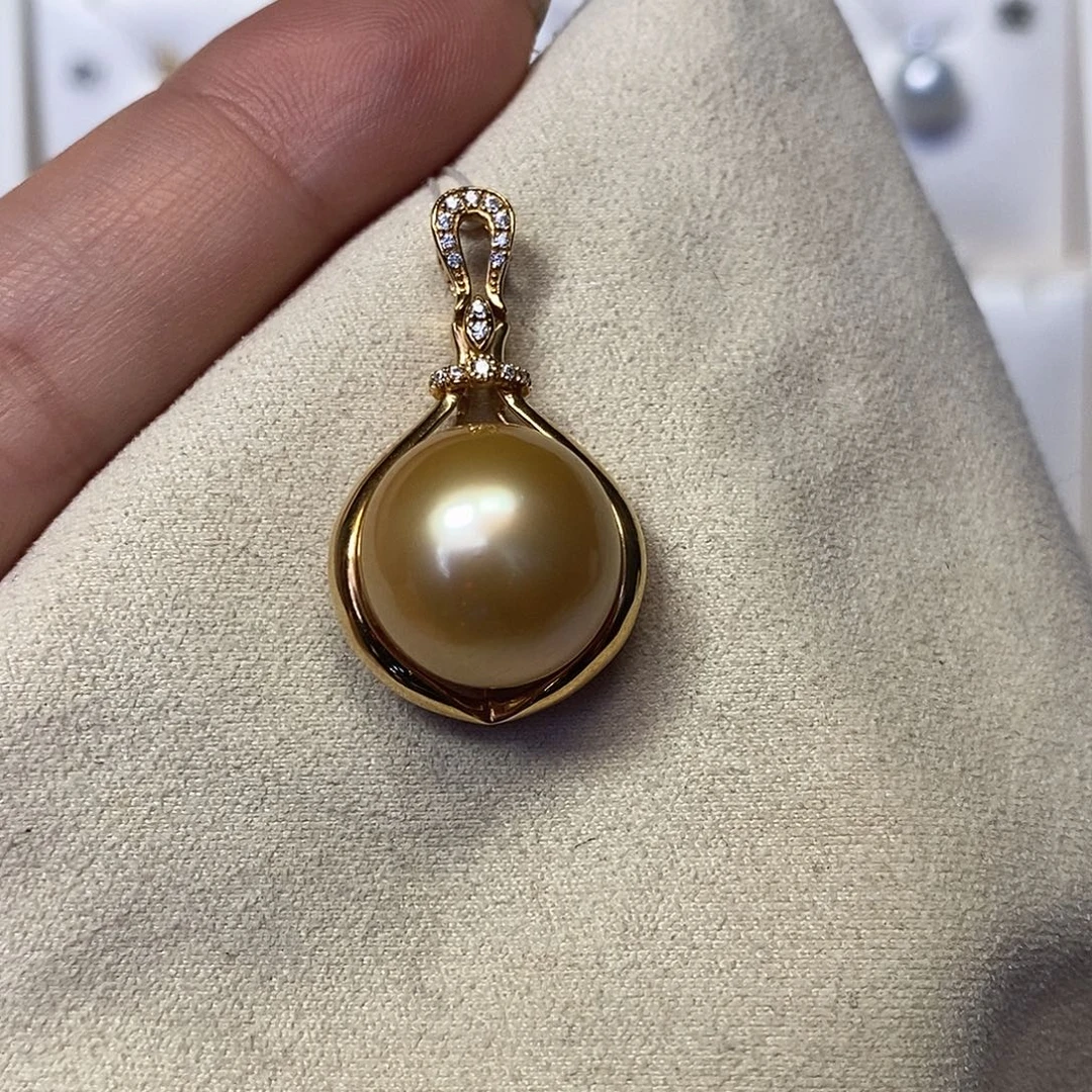 18K金镶嵌海水珍珠吊坠(不含链)