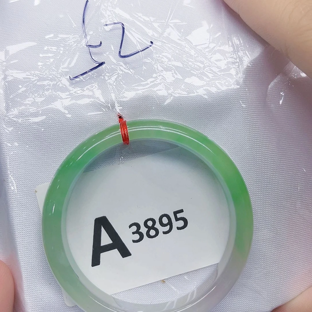 翡翠手镯未镶嵌多样性