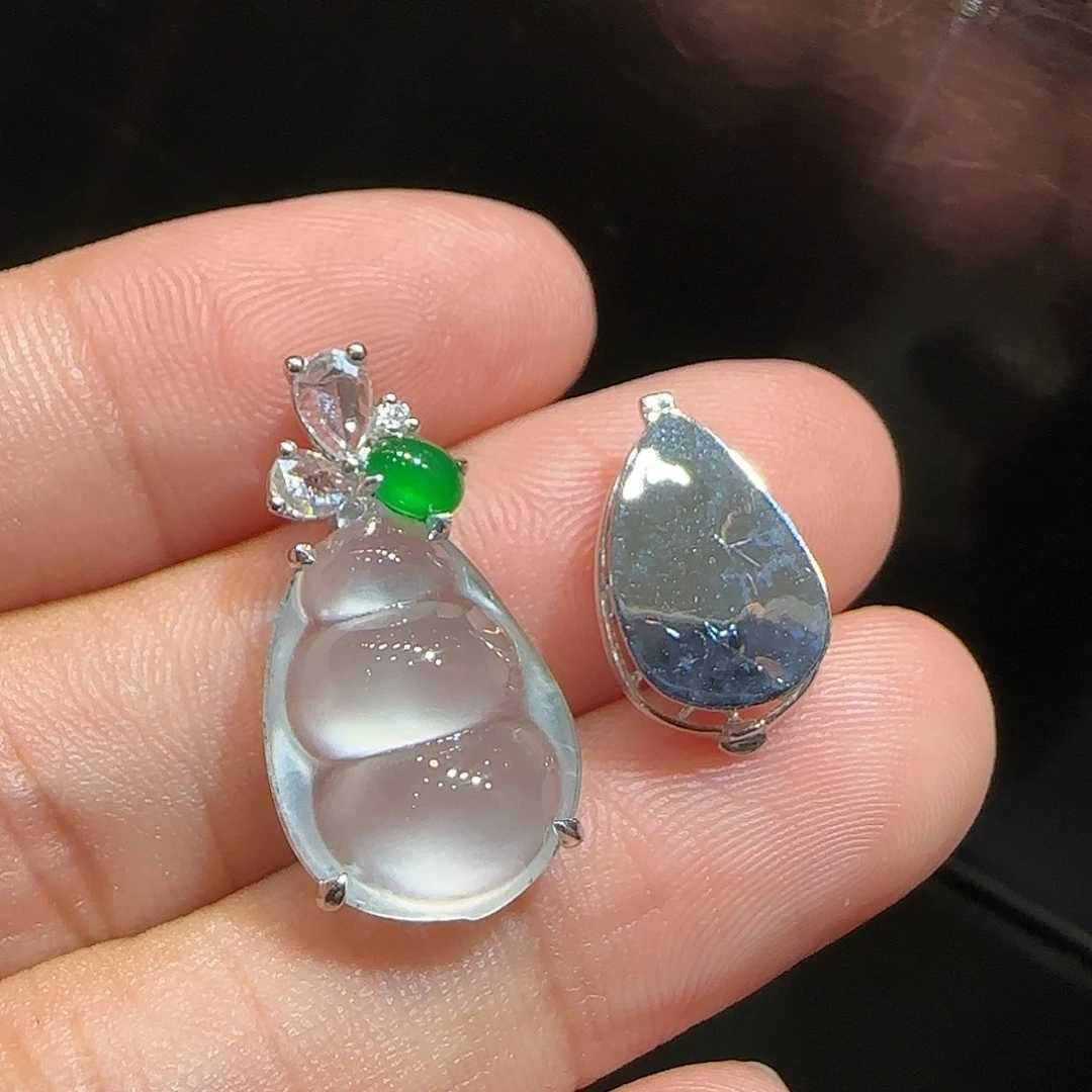 翡翠18K金镶嵌吊坠(不含链)小精致福豆