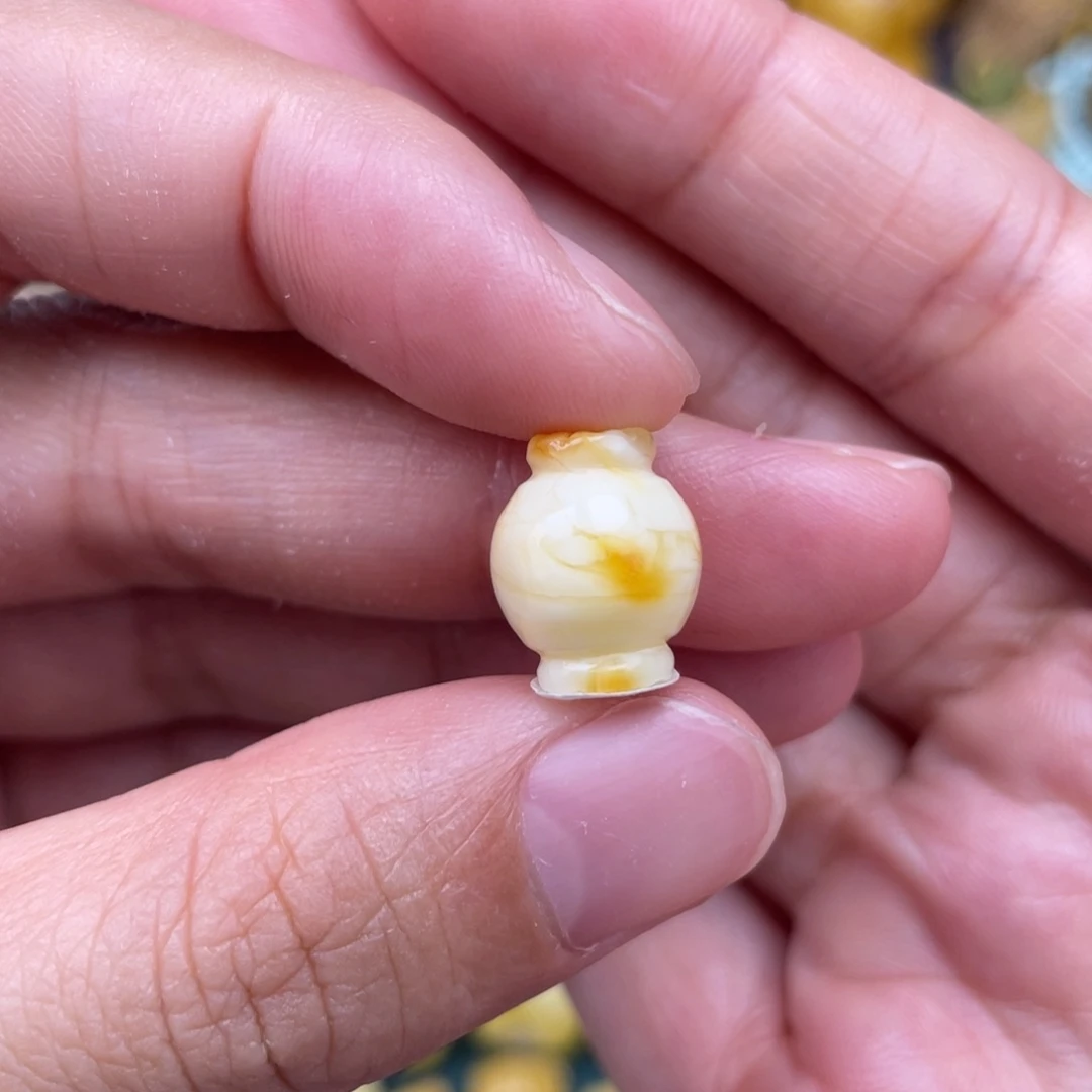 裸石琥珀未镶嵌蜜蜡