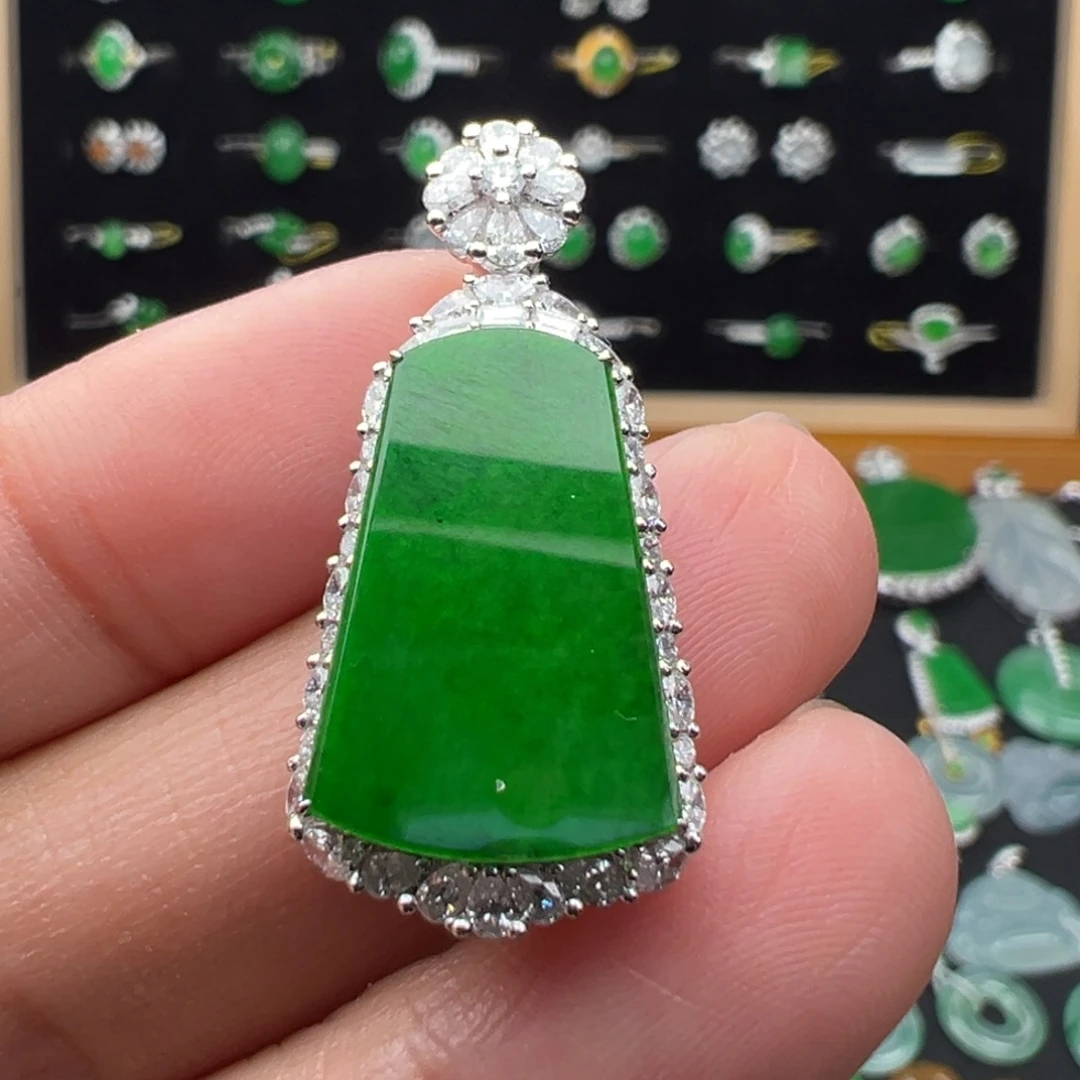 翡翠18K金镶嵌颈饰牌