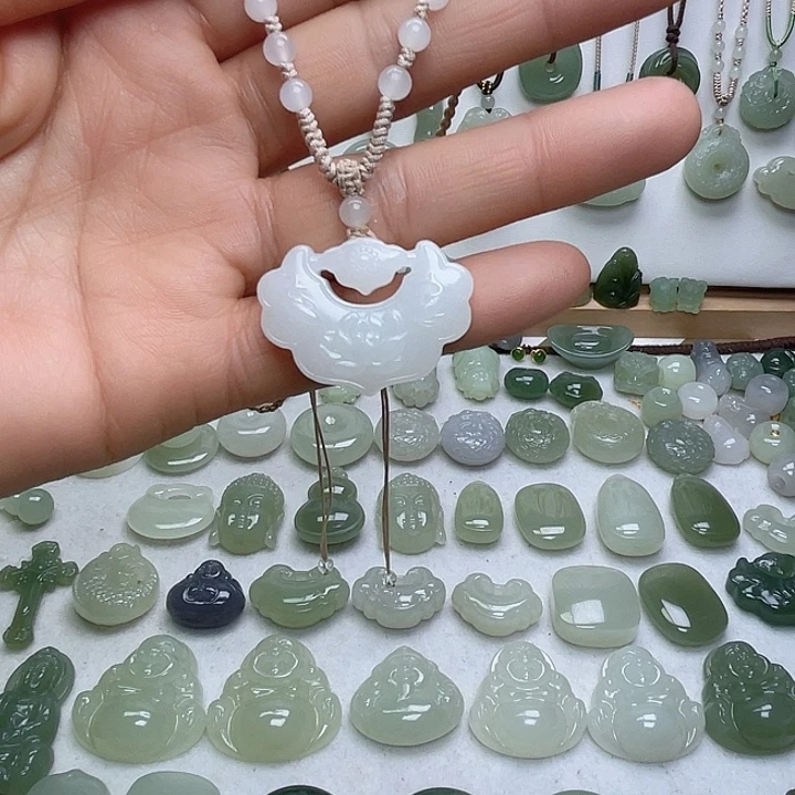 和田玉未镶嵌颈饰