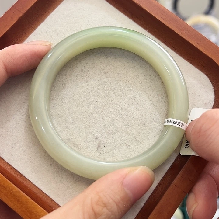 和田玉未镶嵌手镯58