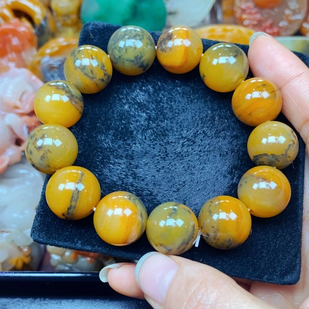 未镶嵌石英质玉（黄龙玉）颈饰