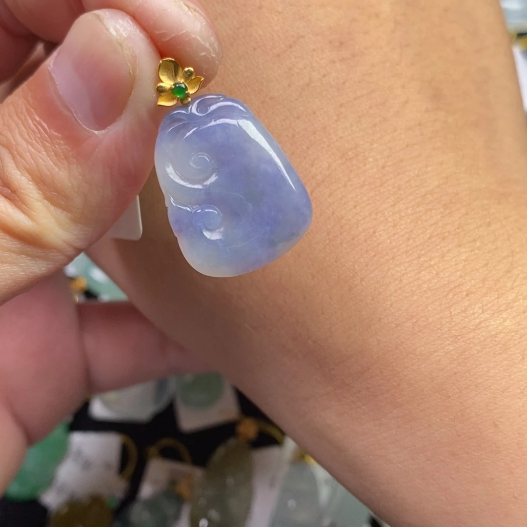 翡翠18K金镶嵌颈饰如意