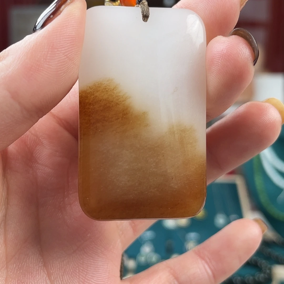 石英质玉（金丝玉）未镶嵌颈饰