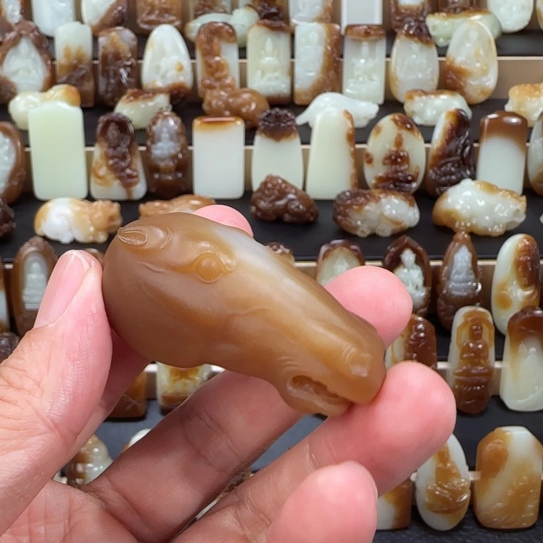 木***味和田玉（糖玉）未镶嵌颈饰