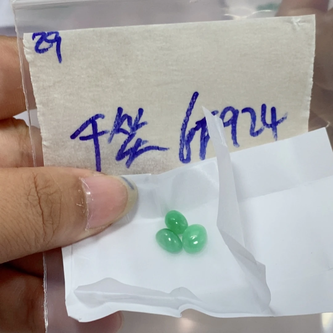 于***颜未镶嵌定制翡翠我