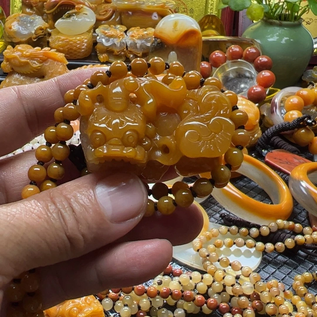 外***摊石英质玉未镶嵌颈饰