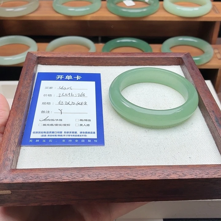 天***天石英质玉未镶嵌手镯