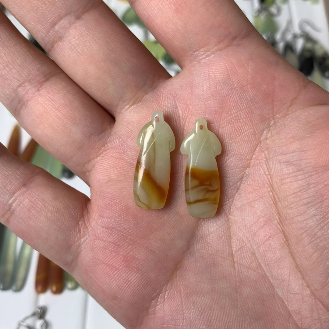 蛇纹石玉耳环未镶嵌