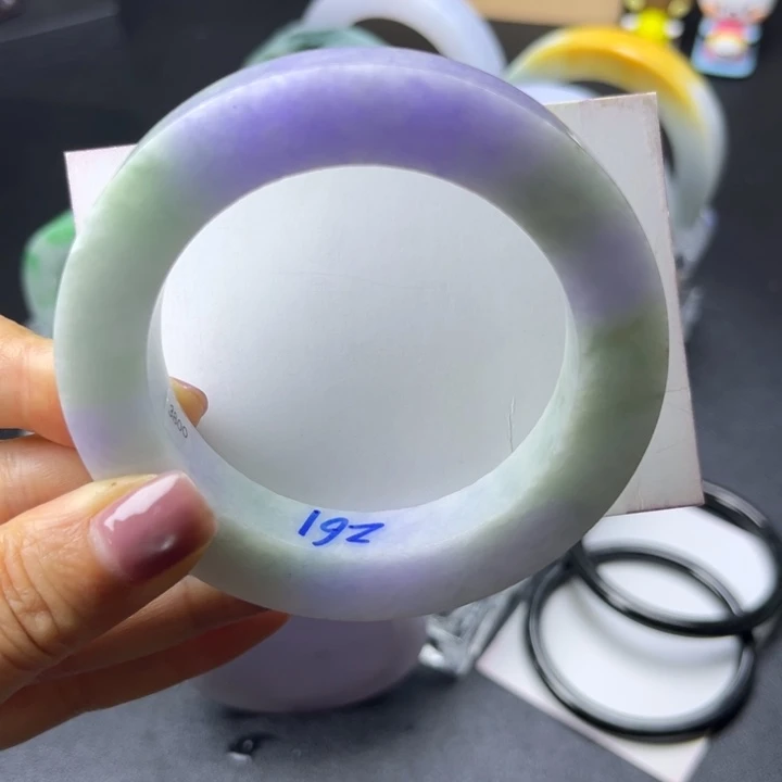 定制翡翠未镶嵌手镯