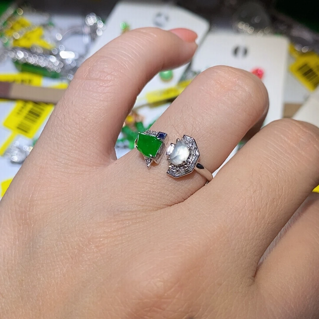 【闪购商品】翡翠颈饰18K金镶嵌吹****刀项链