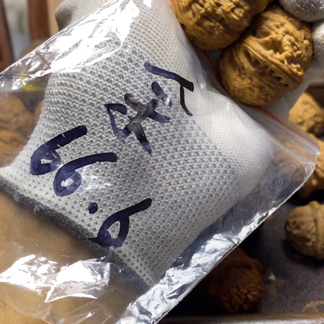 瑞麟文玩核桃白狮子