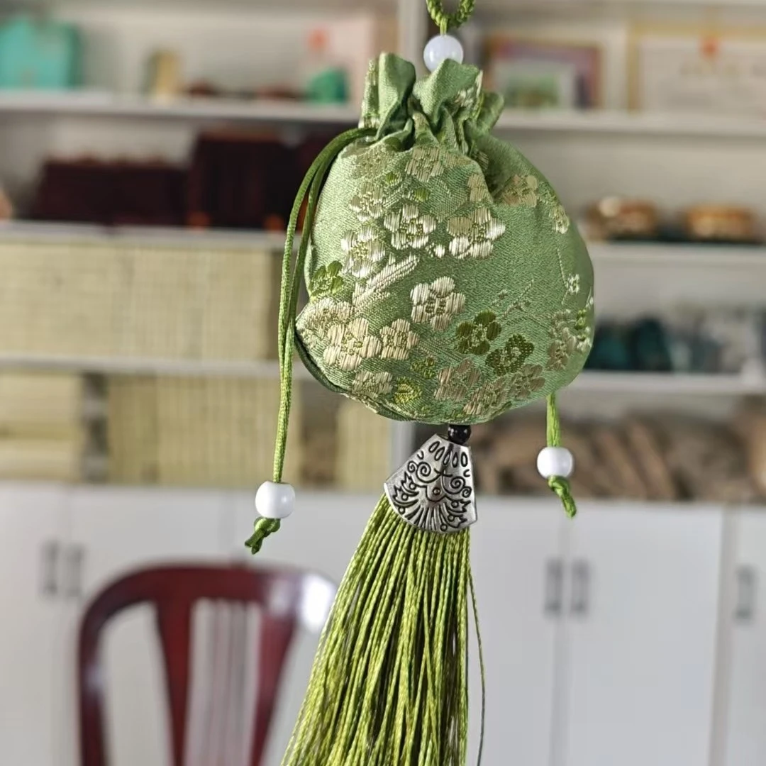 农家种植艾草香包端午礼物