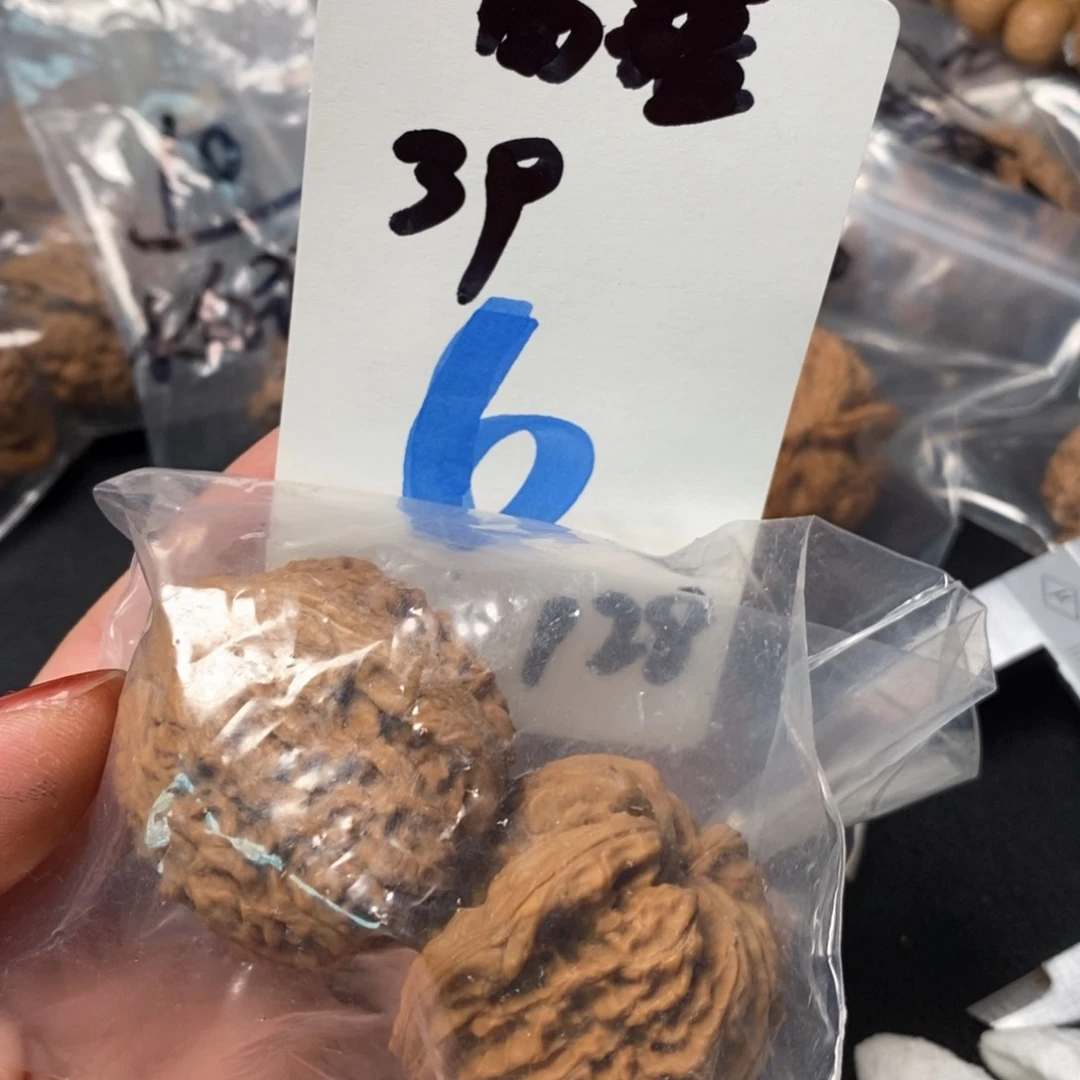 文玩核桃吊坠j***r1111111111111111