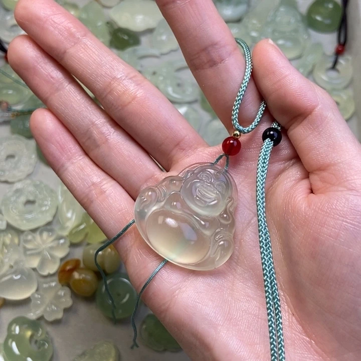 蛇纹石玉未镶嵌颈饰