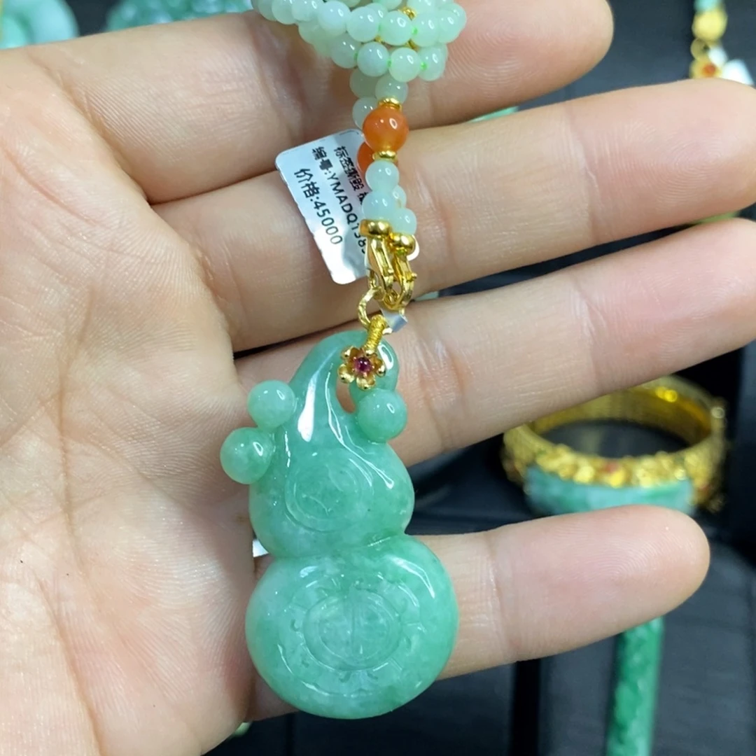 颈饰未镶嵌翡翠吊坠