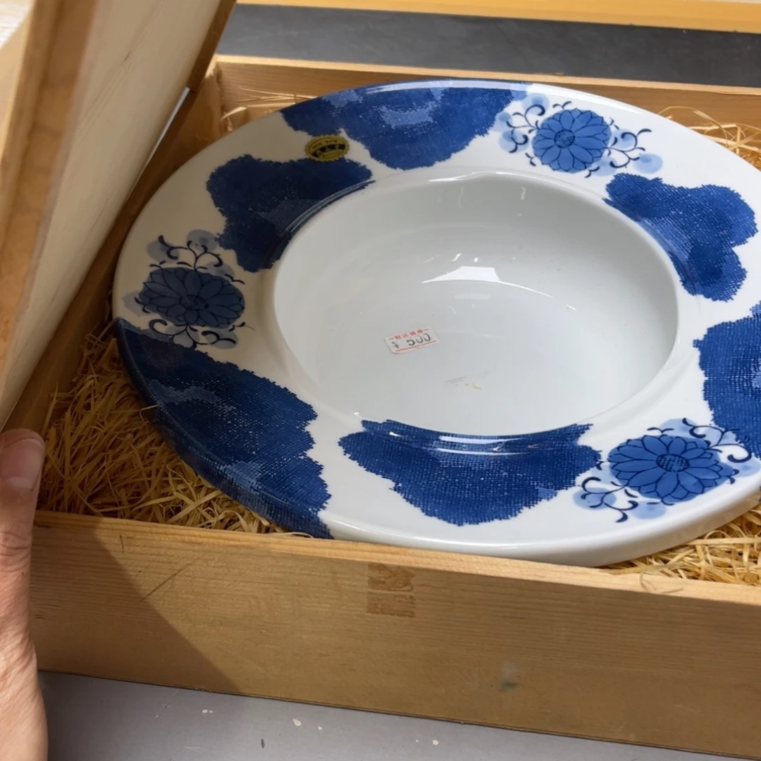 瓷片山***水密密麻麻地铺满