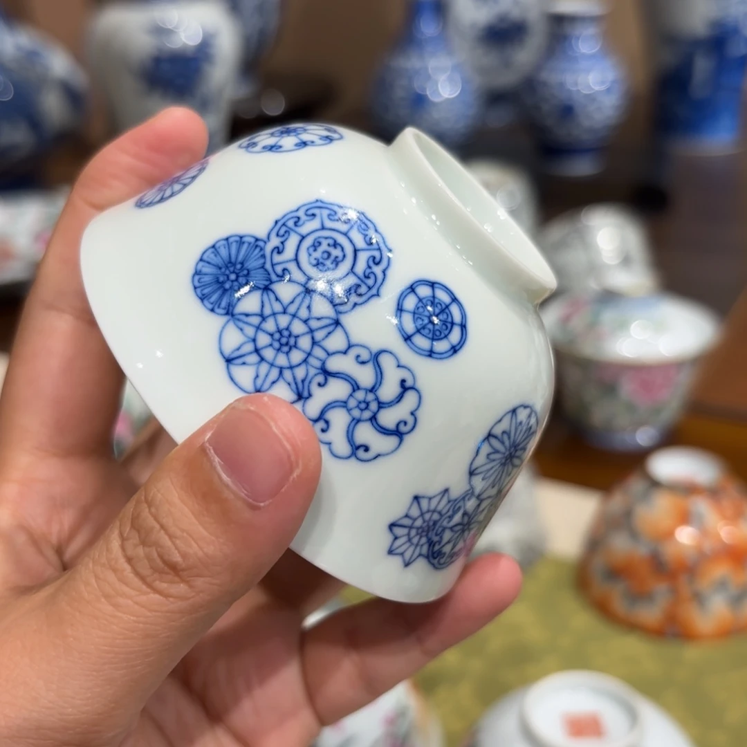 瓷白描皮球花主人杯………………