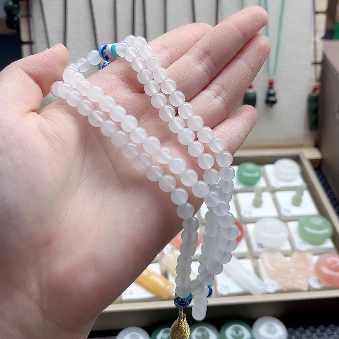 石英质玉合金颈饰