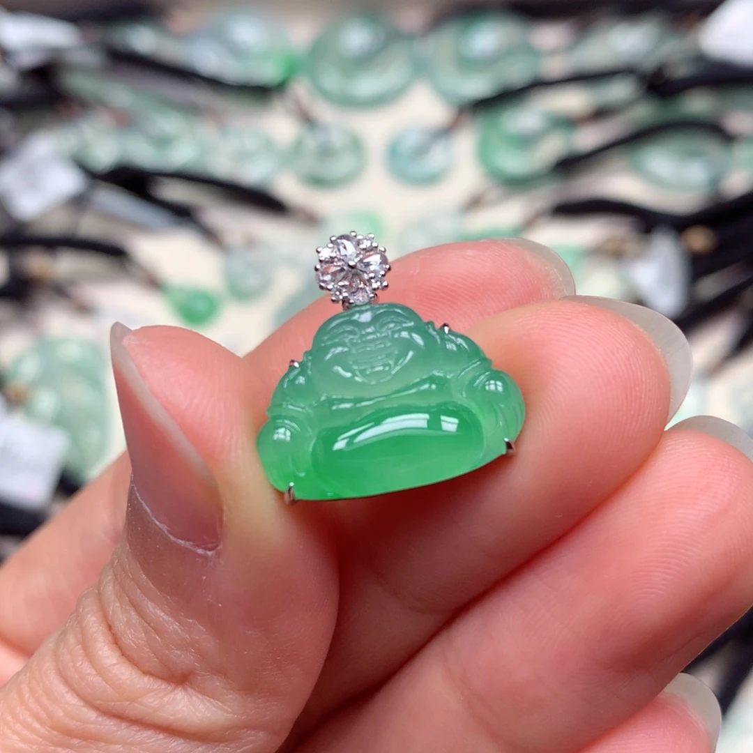 翡翠18K金镶嵌颈饰佛公