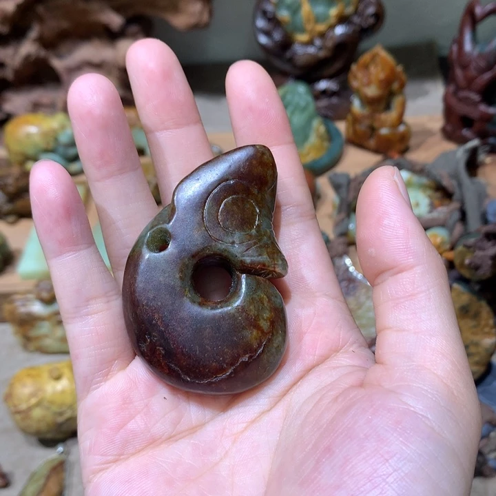 未镶嵌岫岩河磨玉（透闪石质玉）把件