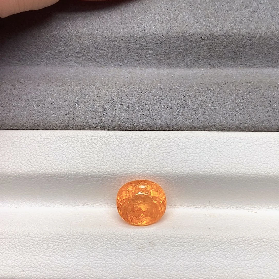 未镶嵌裸石石榴石（芬达石）4.8克拉天然芬达石