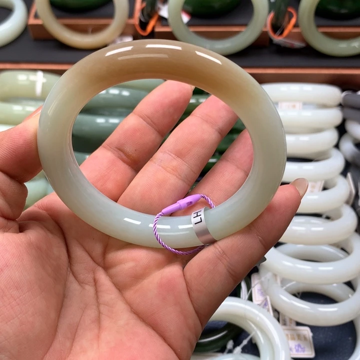 【闪购商品】未镶嵌手镯和田玉
