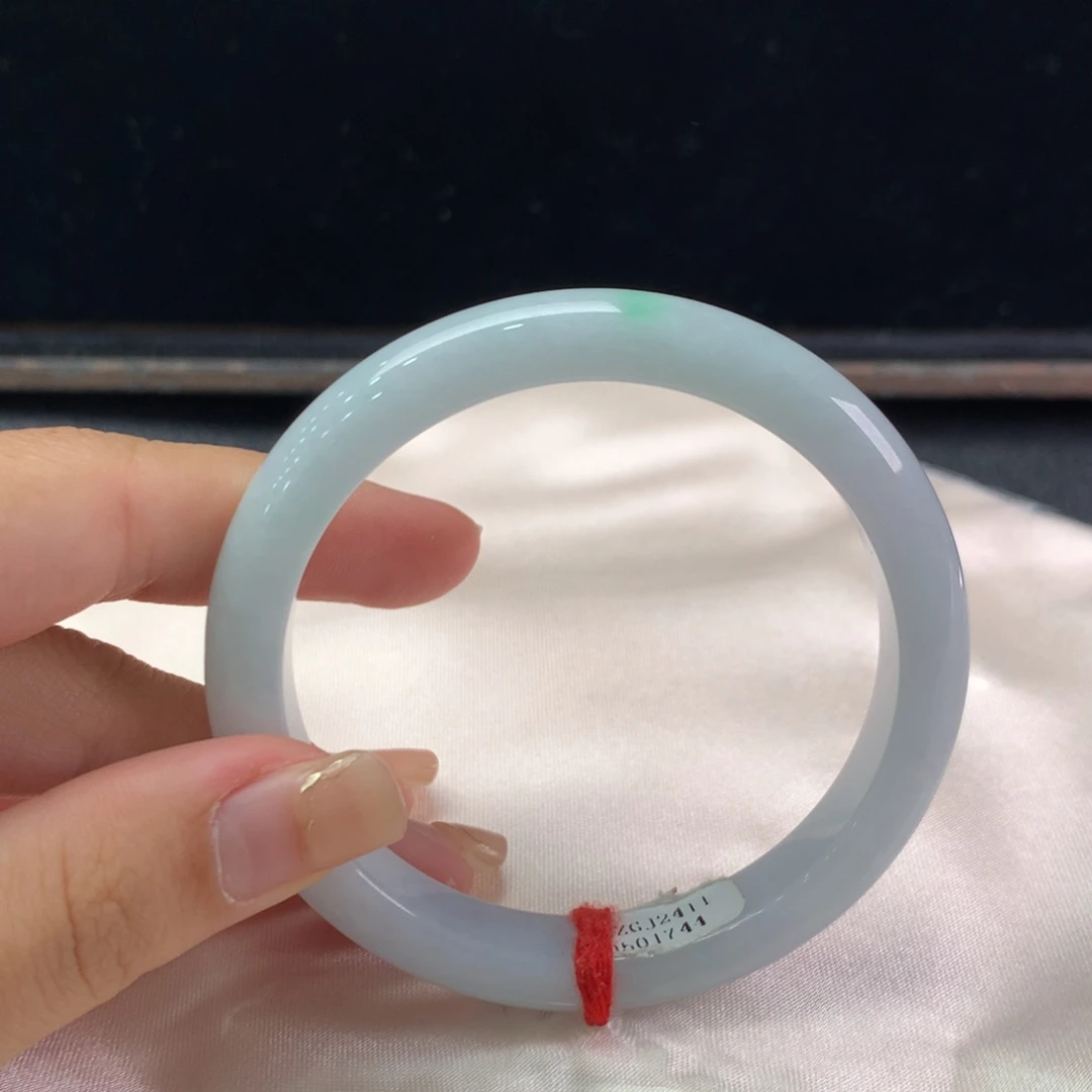 翡翠未镶嵌手镯缅甸A货翡翠 白底阳绿55 56