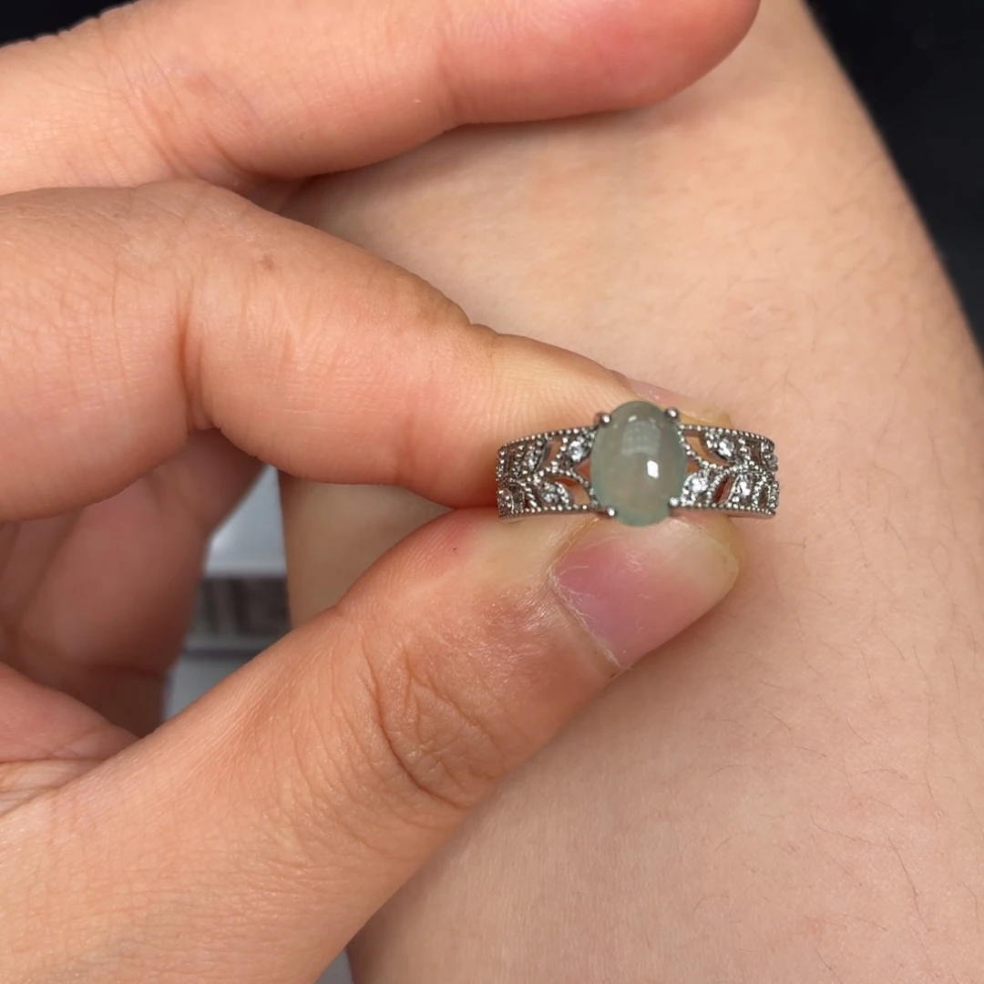 翡翠未镶嵌颈饰戒指