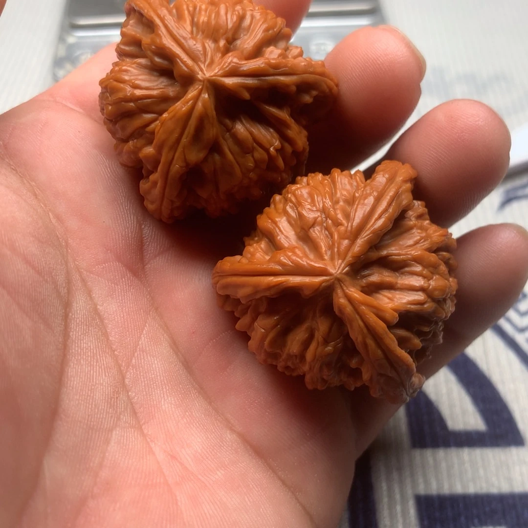 文玩核桃吊坠三棱