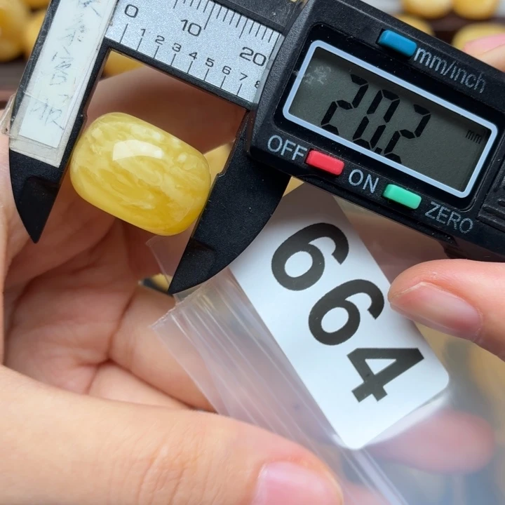 峰***哥裸石蜜蜡未镶嵌蜜蜡裸石