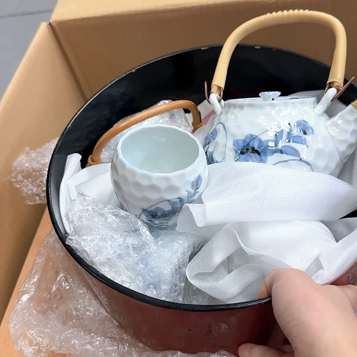 用****6瓷器。     瓷器。