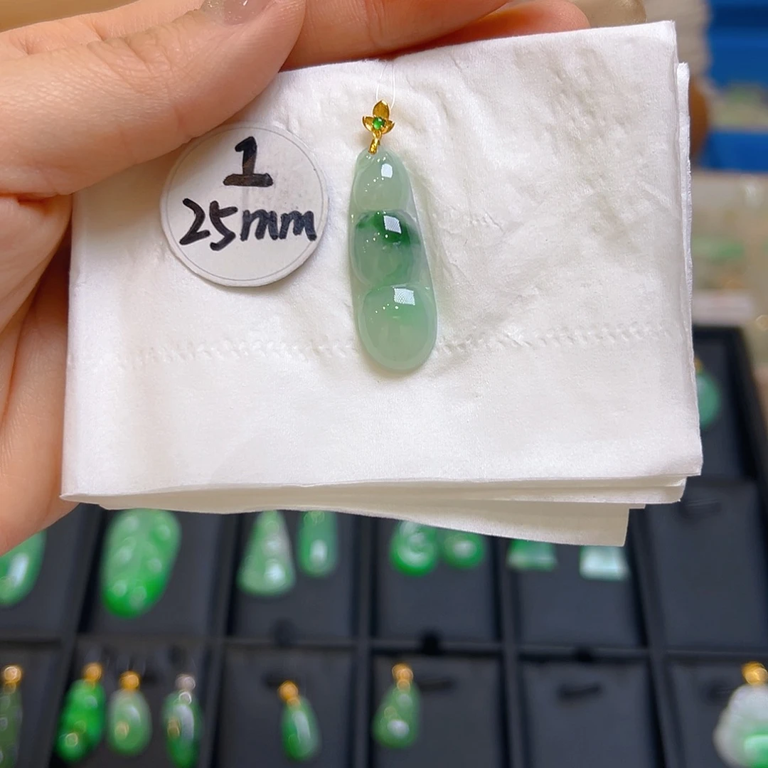 翡翠颈饰18K金镶嵌翡翠