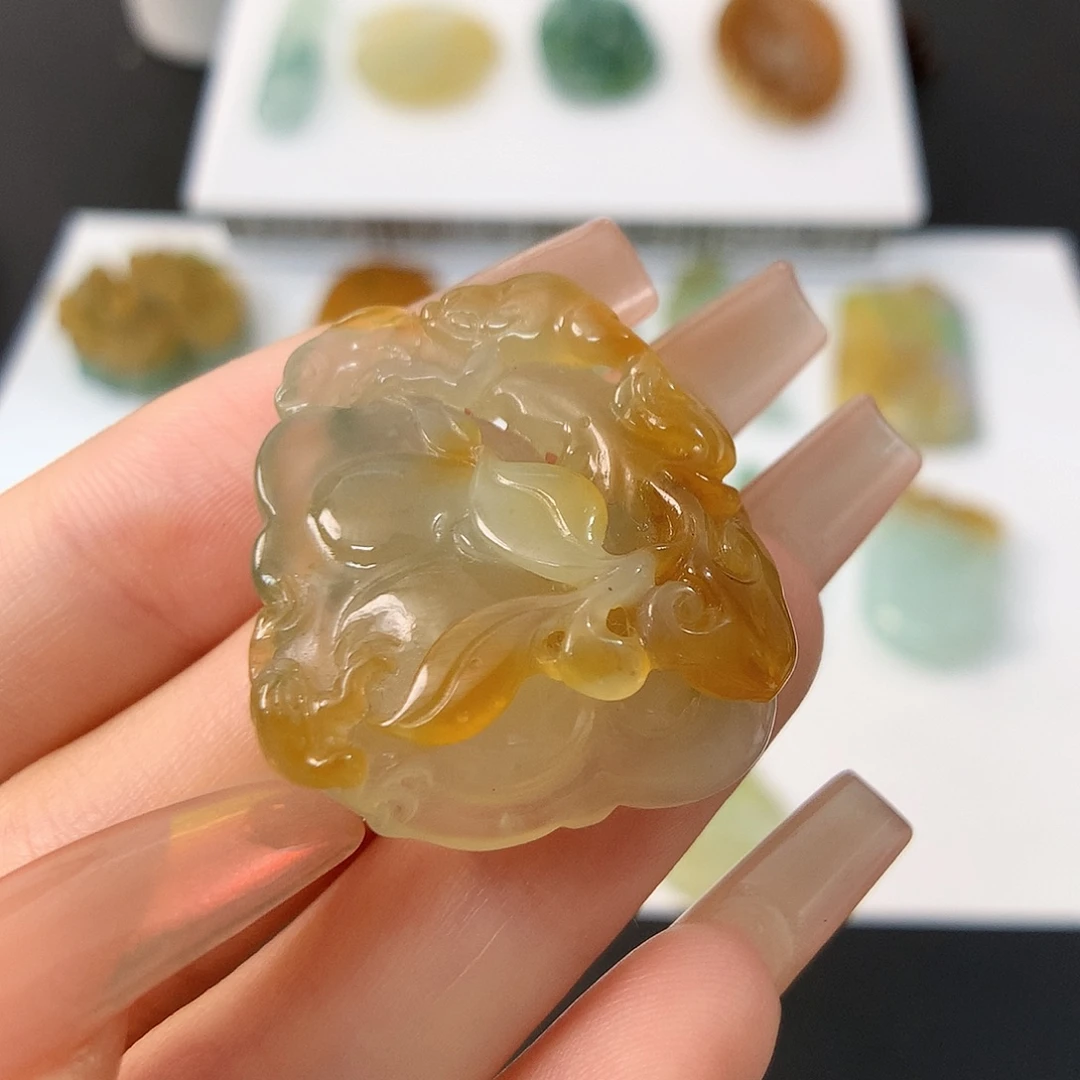 颈饰未镶嵌翡翠如意