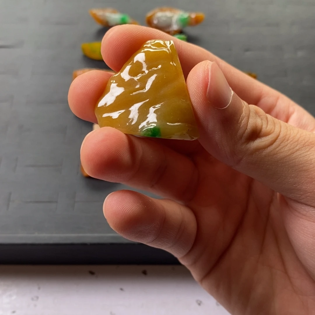 未镶嵌定制翡翠缅甸天然a货翡翠，黄加绿随形