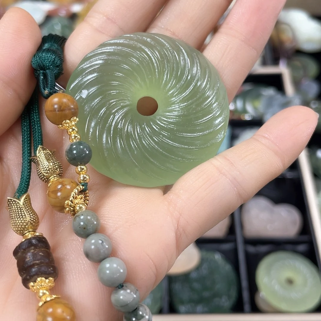 蛇纹石玉颈饰合金慕*卿