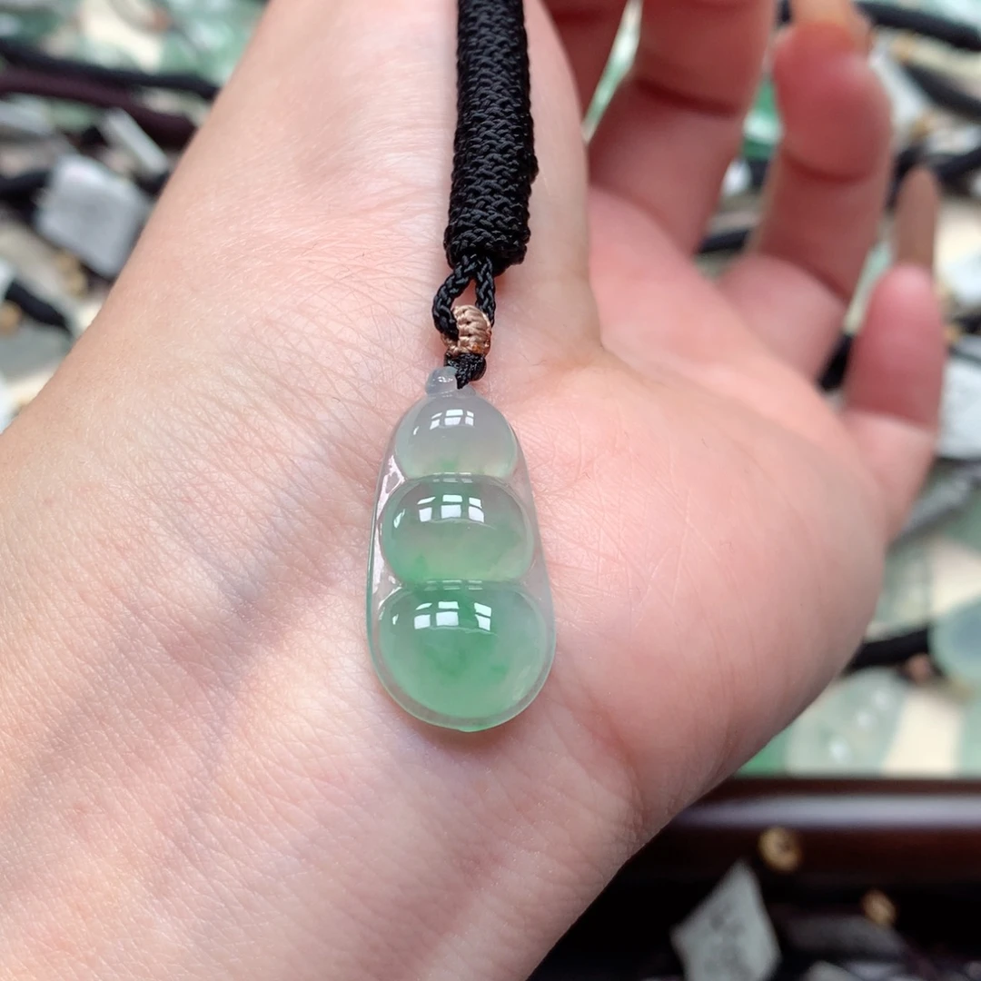 雪***-翡翠未镶嵌颈饰豆子