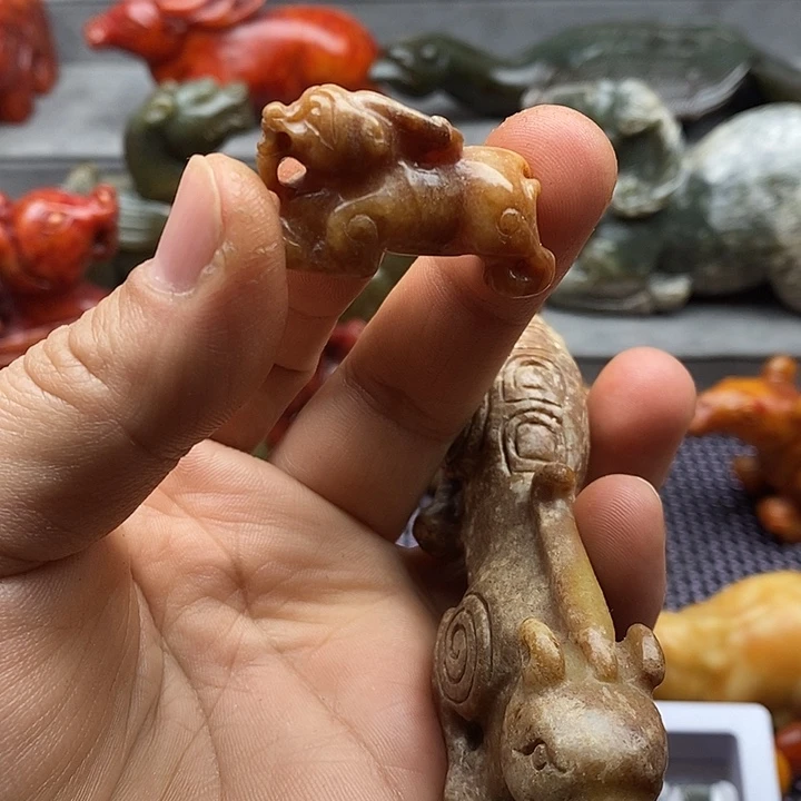 未镶嵌蛇纹石玉颈饰